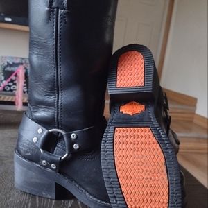 Women's 8.5 leather boots